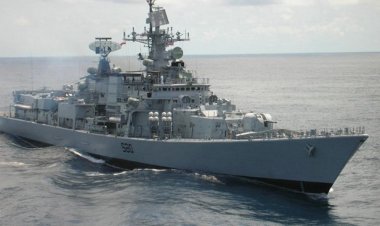 ഇന്ത്യൻ നേവിയുടെയും കോസ്റ്റ ഗാർഡിന്റെയും  മൂന്നു  കപ്പലുകൾ കുവൈറ്റ് തീരം പുൽകി .